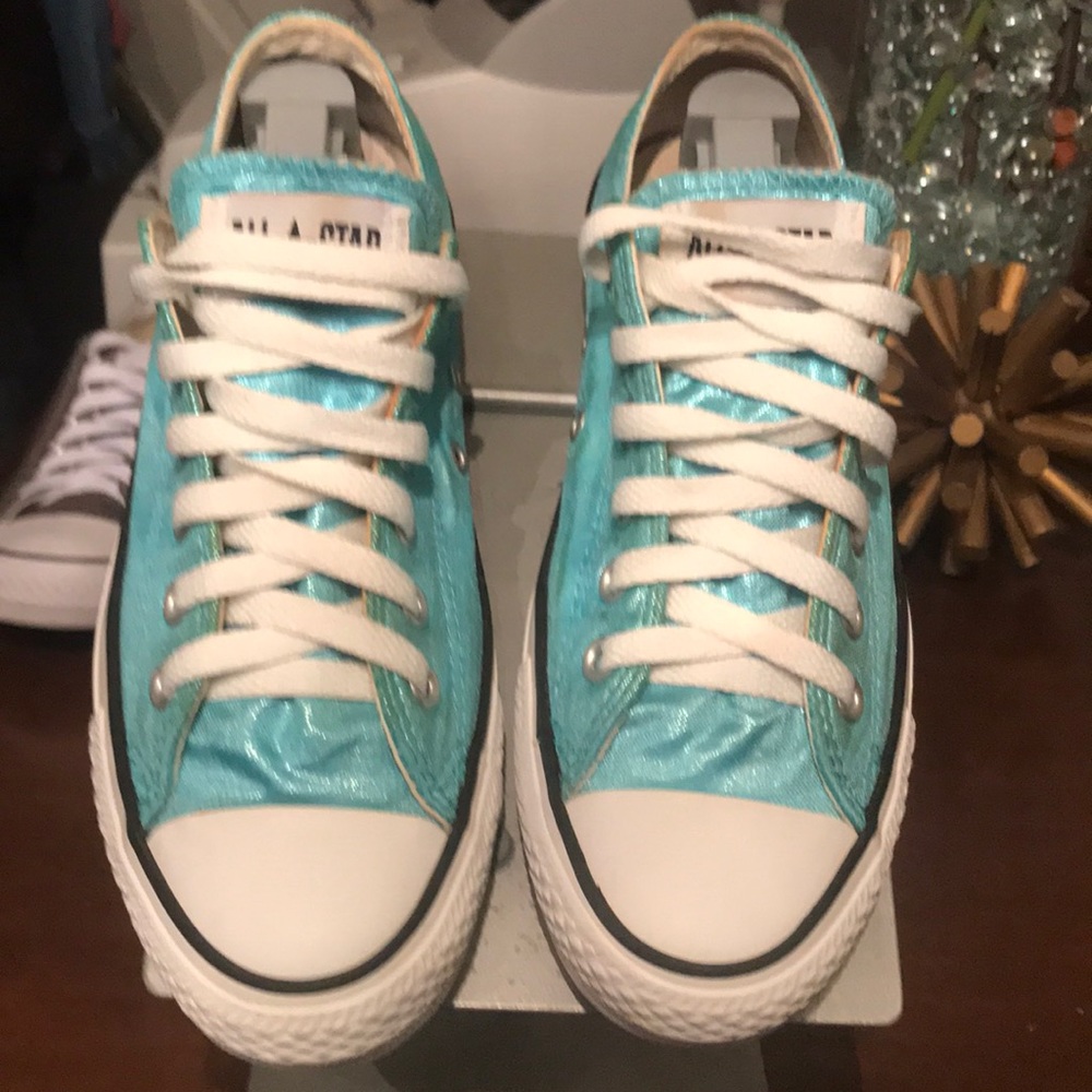 Turquoise converse size 8 women